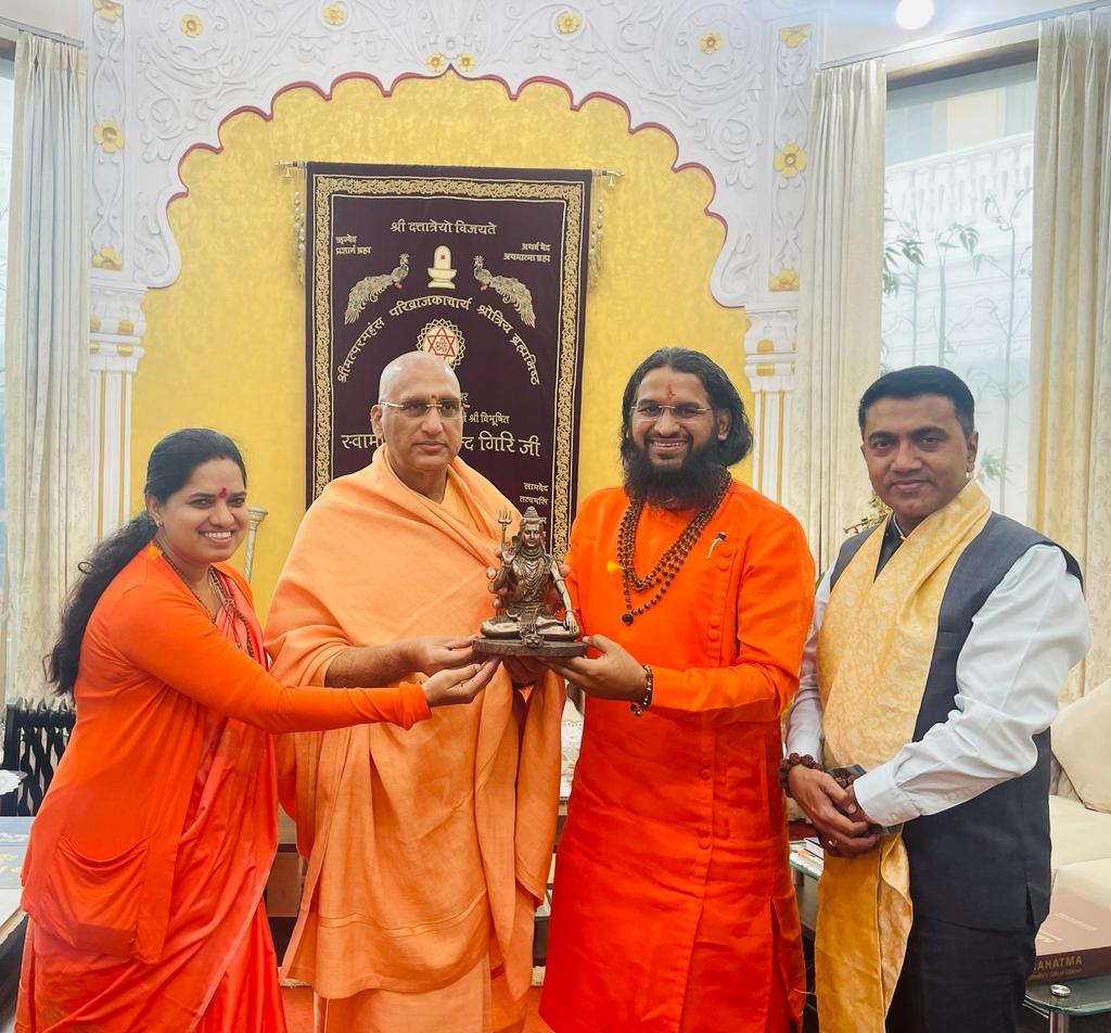 Swami Brahmeshanand और मुख्यमंत्री प्रमोद सावंत ने हरिद्वार का दौरा किया