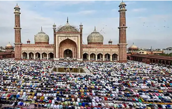 देखिए देशभर में कैसे मनाई जा रही है ईद-दिल्ली की जामा मस्जिद से लेकर ताजमहल तक