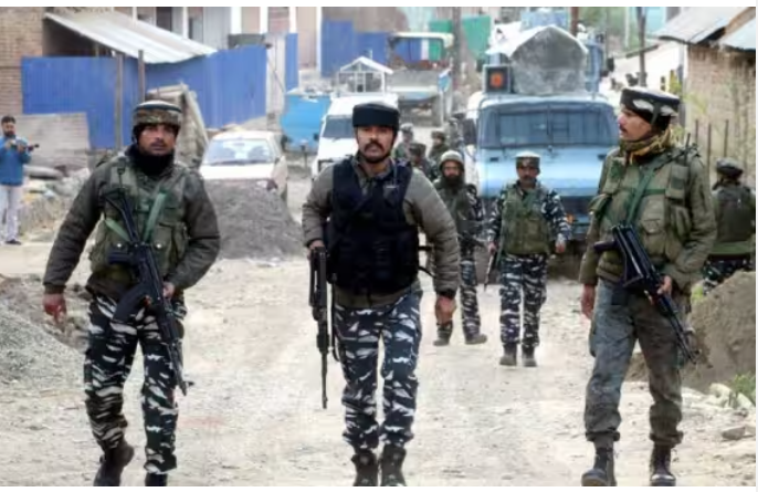 ताज़ा समाचार: जम्मू-कश्मीर में आतंकवाद के खिलाफ सेना और पुलिस की सफल ऑपरेशनों में बड़ी सफलता |Today