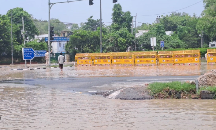दिल्ली में यमुना बाढ़: बाढ़ के पानी से उबरने के लिए दिल्लीवासियों को मुश्किलें |2023