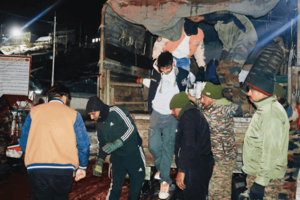 Sikkim: सिक्किम में बर्फीले संकट के बीच सेना का ‘ऑपरेशन हिमराहत’, 46 पर्यटक सुरक्षित निकाले